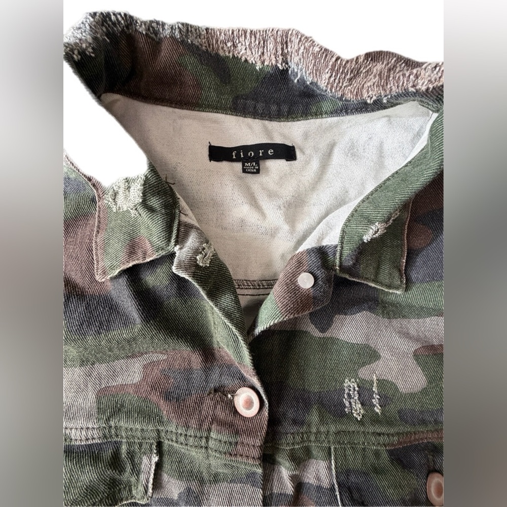 Fiore Women’s camouflage denim distressed jacket
M/L NWOT - Picture 6 of 12